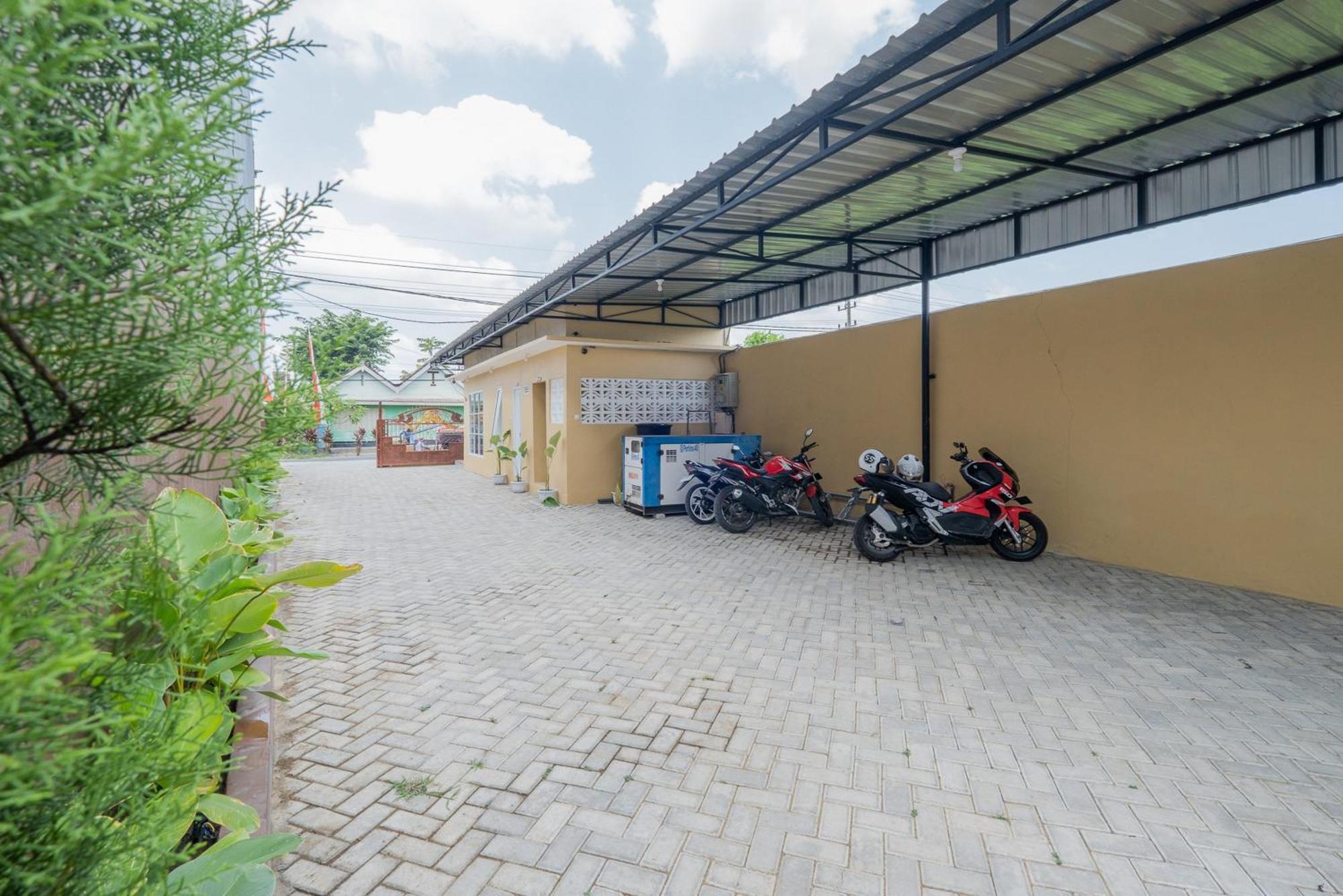 Reddoorz Syariah Near Rsud Dr Iskak Tulungagung Ξενοδοχείο Kedungwaru Εξωτερικό φωτογραφία