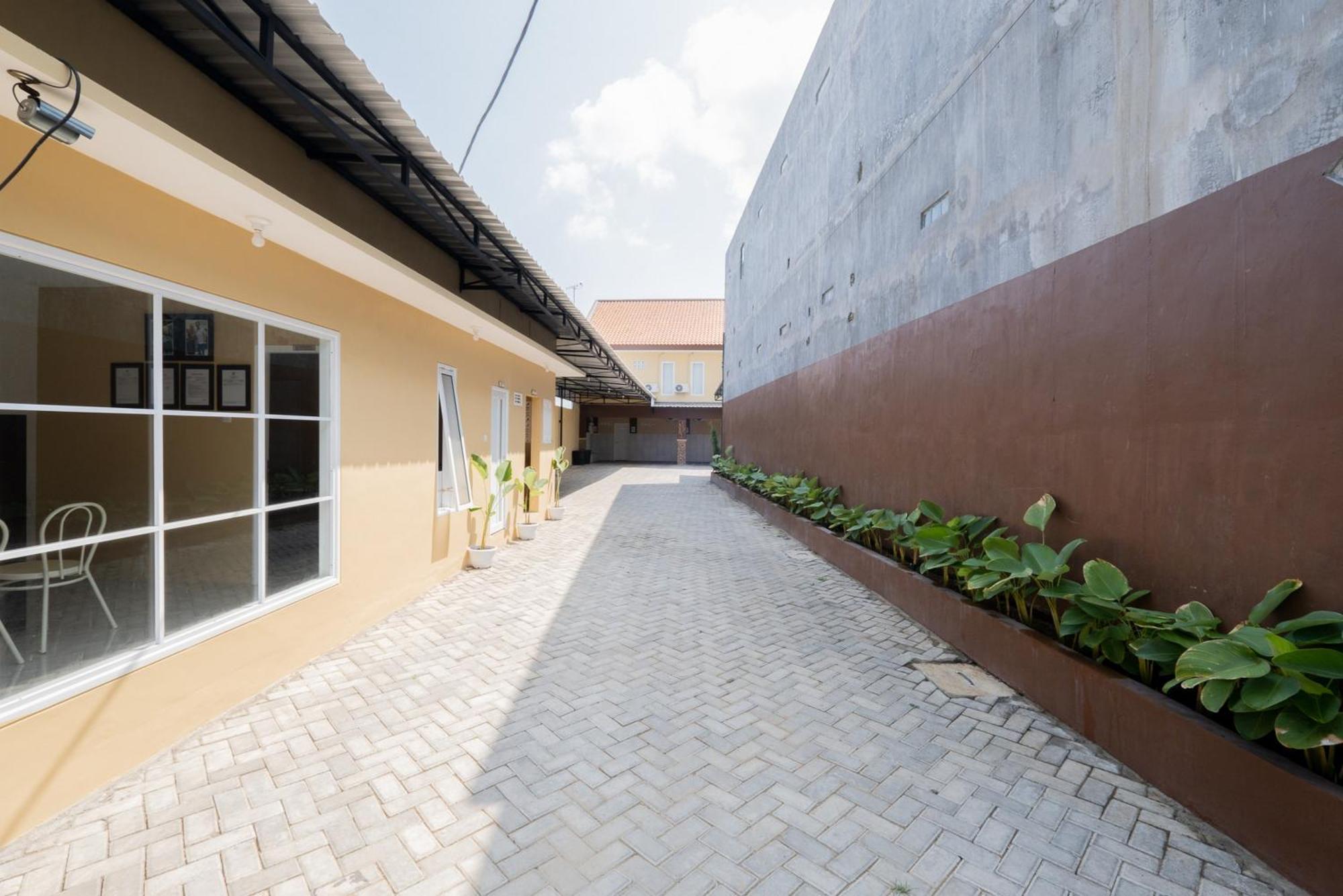 Reddoorz Syariah Near Rsud Dr Iskak Tulungagung Ξενοδοχείο Kedungwaru Εξωτερικό φωτογραφία